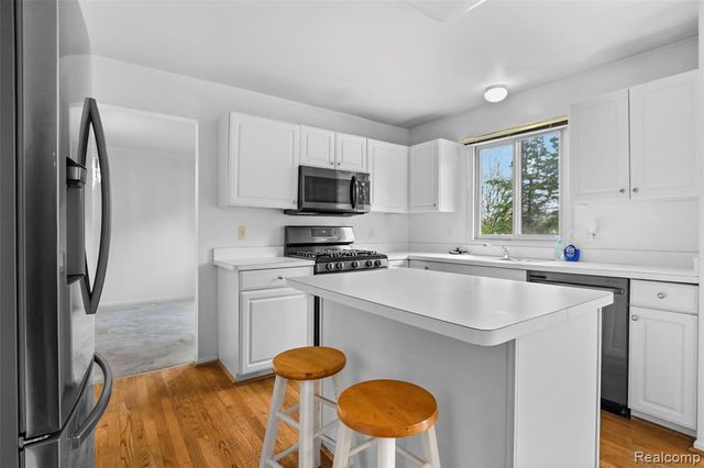 3041 Courtfield Drive, Rochester Hills, MI 48309