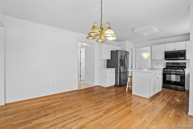 3041 Courtfield Drive, Rochester Hills, MI 48309