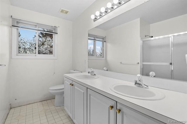 3041 Courtfield Drive, Rochester Hills, MI 48309