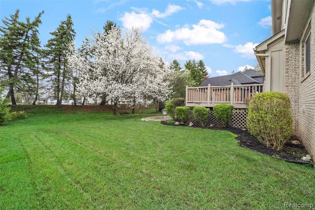 3041 Courtfield Drive, Rochester Hills, MI 48309