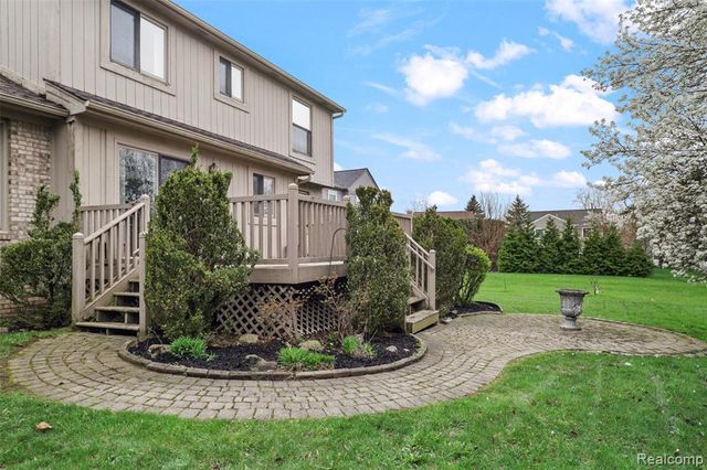 3041 Courtfield Drive, Rochester Hills, MI 48309