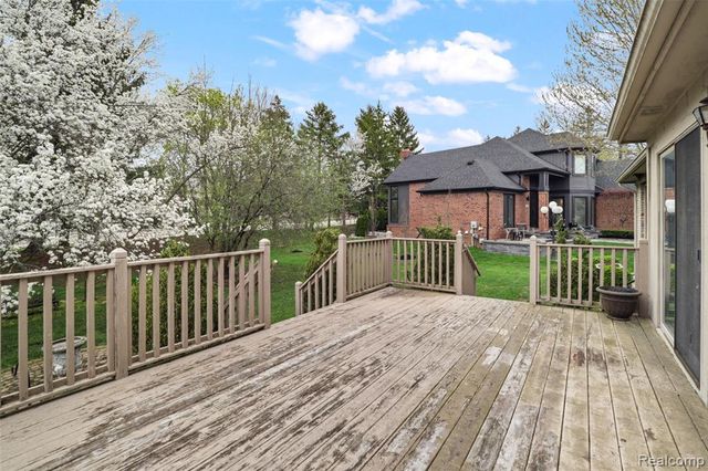 3041 Courtfield Drive, Rochester Hills, MI 48309
