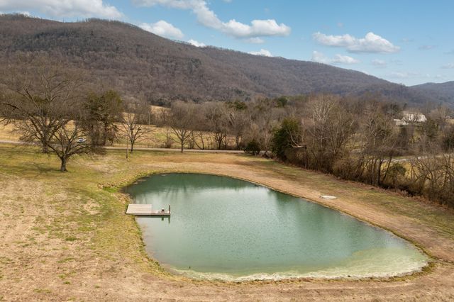 10115 Upper East Valley Road, Pikeville, TN 37367