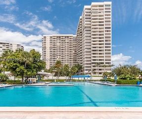 2500 Parkview Dr 1705, Hallandale Beach, FL 33009