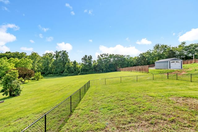 392 Holt Rd, Lebanon, TN 37087