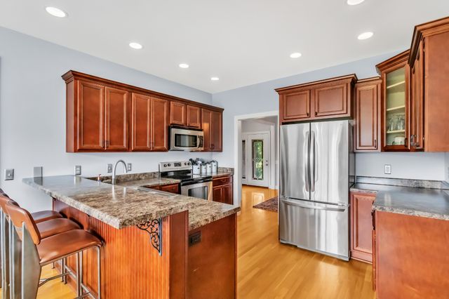 392 Holt Rd, Lebanon, TN 37087