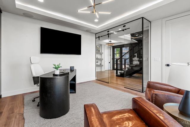 2942 Three Oaks Lane, Cincinnati, OH 45209