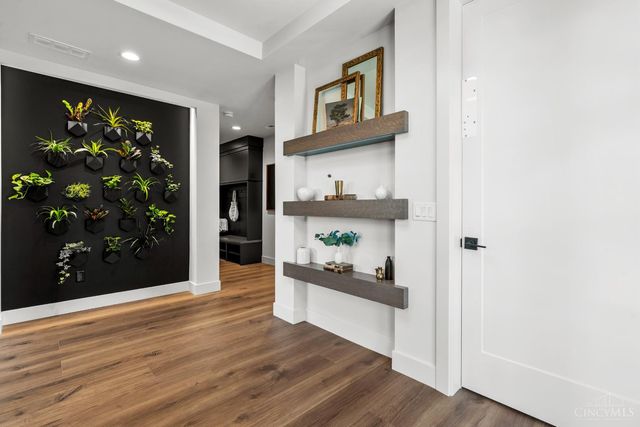 2942 Three Oaks Lane, Cincinnati, OH 45209