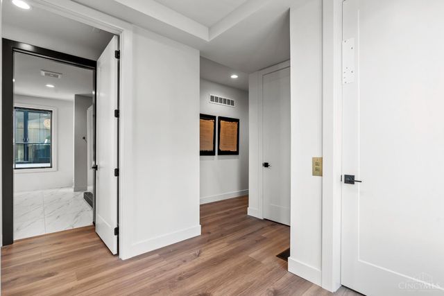 2942 Three Oaks Lane, Cincinnati, OH 45209