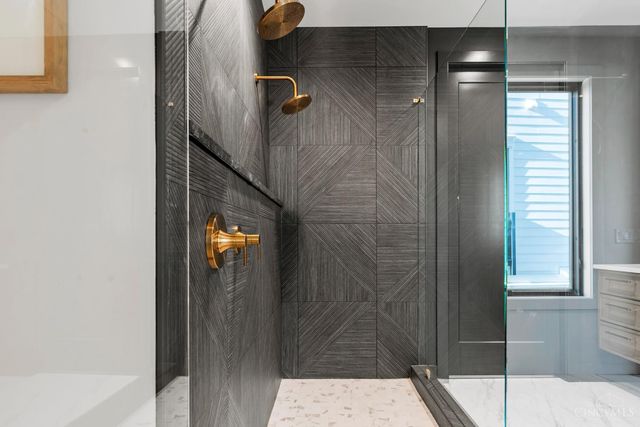 2942 Three Oaks Lane, Cincinnati, OH 45209