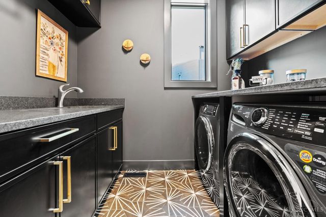 2942 Three Oaks Lane, Cincinnati, OH 45209