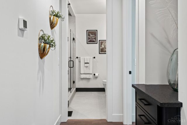 2942 Three Oaks Lane, Cincinnati, OH 45209