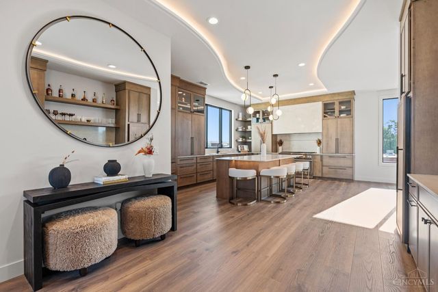 2942 Three Oaks Lane, Cincinnati, OH 45209