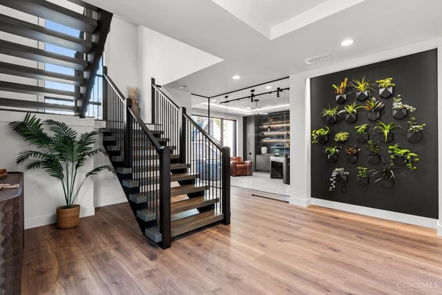 2942 Three Oaks Lane, Cincinnati, OH 45209