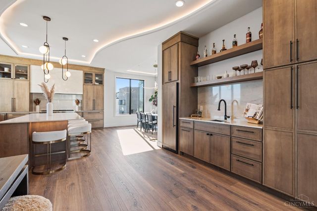 2942 Three Oaks Lane, Cincinnati, OH 45209