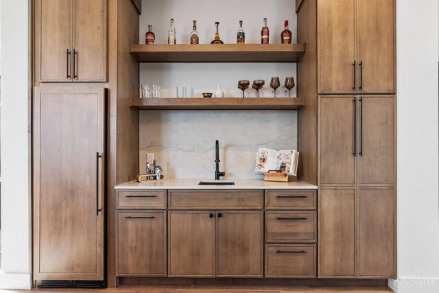 2942 Three Oaks Lane, Cincinnati, OH 45209