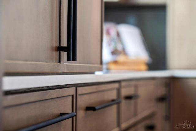 2942 Three Oaks Lane, Cincinnati, OH 45209