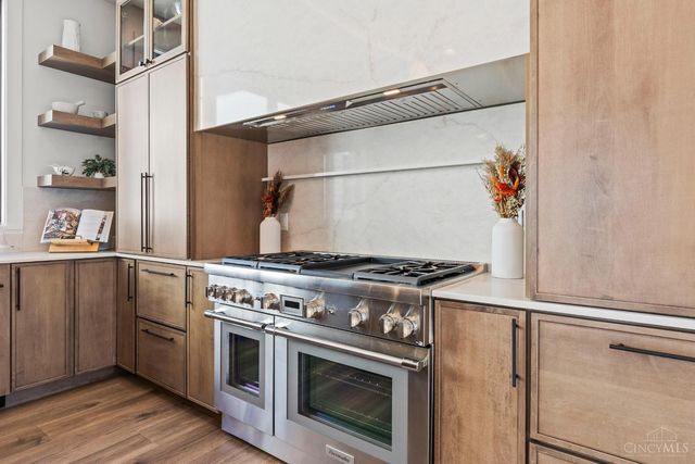 2942 Three Oaks Lane, Cincinnati, OH 45209