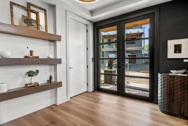 2942 Three Oaks Lane, Cincinnati, OH 45209