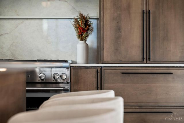 2942 Three Oaks Lane, Cincinnati, OH 45209