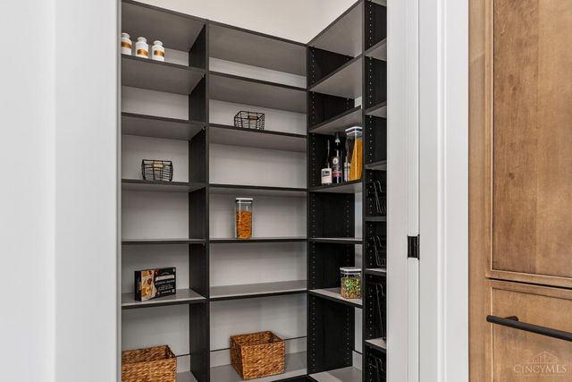 2942 Three Oaks Lane, Cincinnati, OH 45209