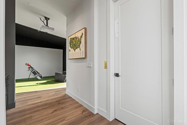 2942 Three Oaks Lane, Cincinnati, OH 45209