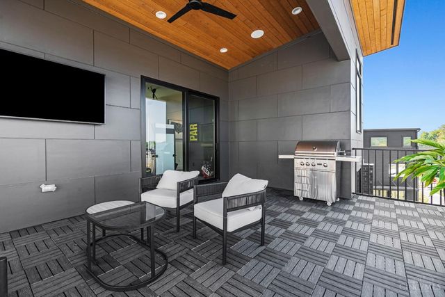 2942 Three Oaks Lane, Cincinnati, OH 45209