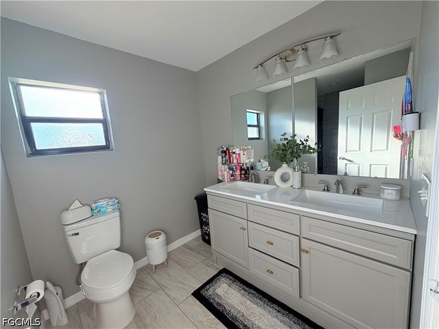 100 NW 13th PL, Cape Coral, FL 33993