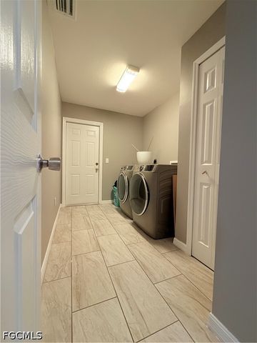100 NW 13th PL, Cape Coral, FL 33993