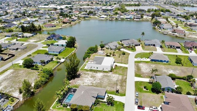 100 NW 13th PL, Cape Coral, FL 33993