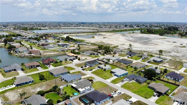 100 NW 13th PL, Cape Coral, FL 33993