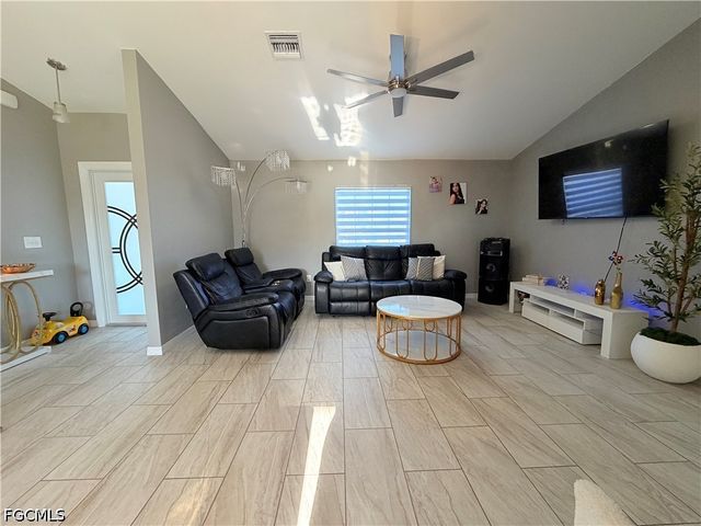 100 NW 13th PL, Cape Coral, FL 33993