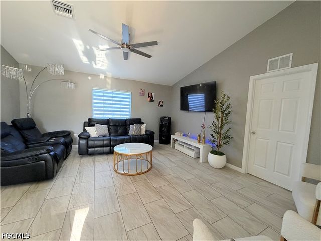 100 NW 13th PL, Cape Coral, FL 33993