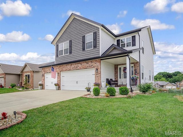 1050 Creekside Drive, Waterloo, IL 62298