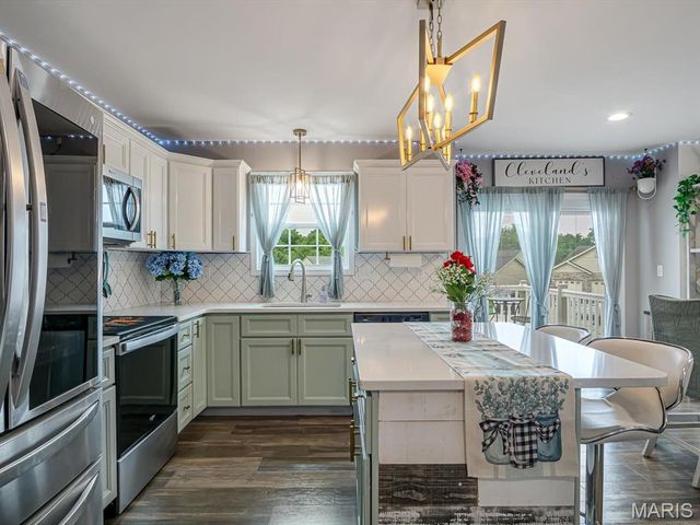1050 Creekside Drive, Waterloo, IL 62298