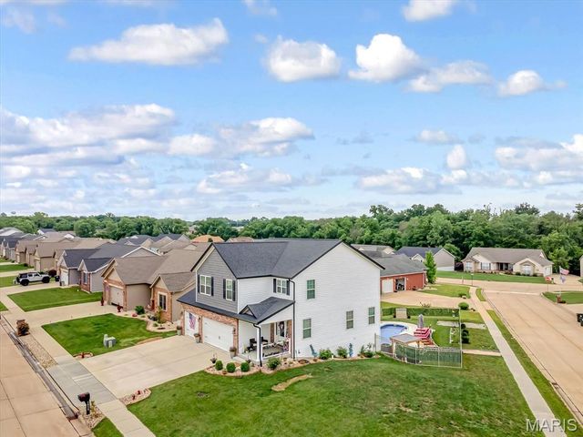 1050 Creekside Drive, Waterloo, IL 62298