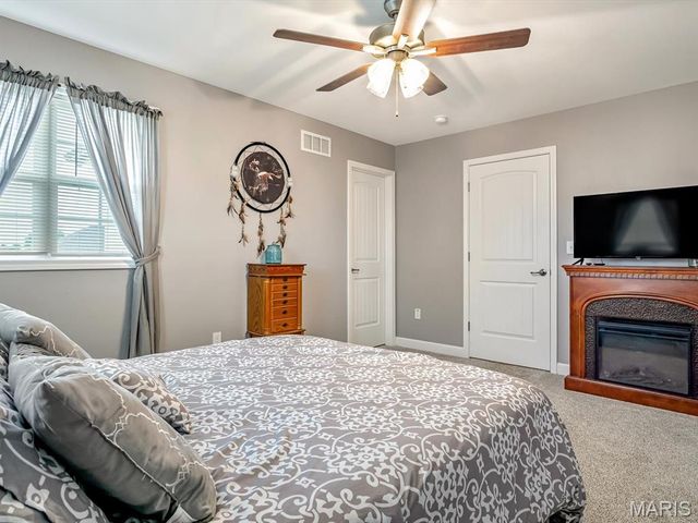 1050 Creekside Drive, Waterloo, IL 62298