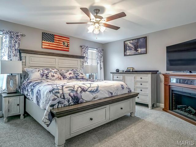 1050 Creekside Drive, Waterloo, IL 62298