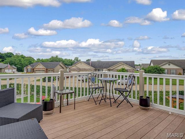 1050 Creekside Drive, Waterloo, IL 62298