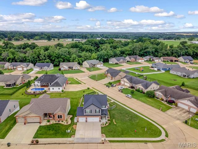 1050 Creekside Drive, Waterloo, IL 62298