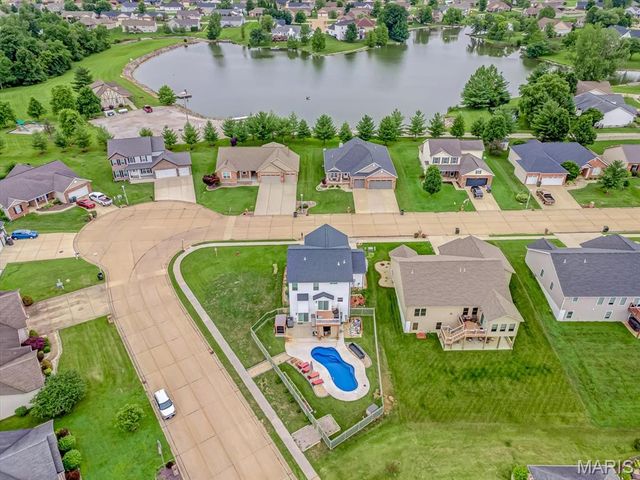 1050 Creekside Drive, Waterloo, IL 62298