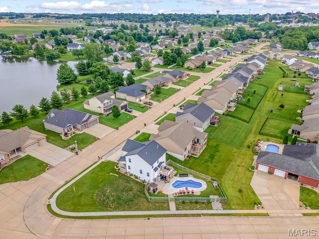 1050 Creekside Drive, Waterloo, IL 62298