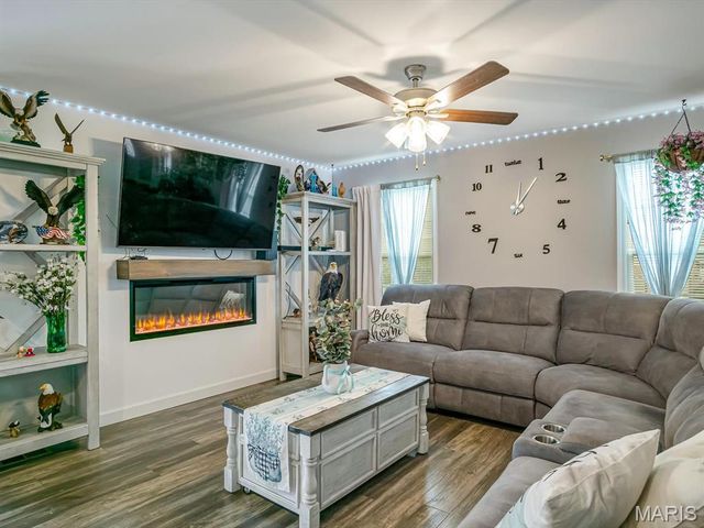 1050 Creekside Drive, Waterloo, IL 62298