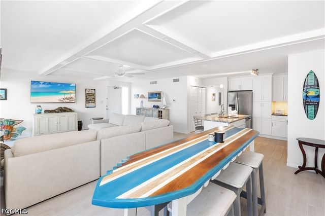 1341 Middle Gulf DR 1A, Sanibel, FL 33957