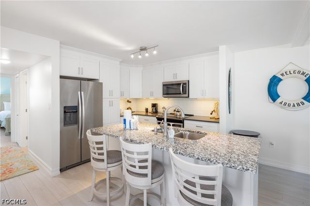 1341 Middle Gulf DR 1A, Sanibel, FL 33957