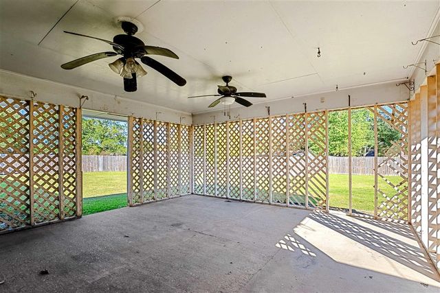 104 Caroline St Street, Dequincy, LA 70633