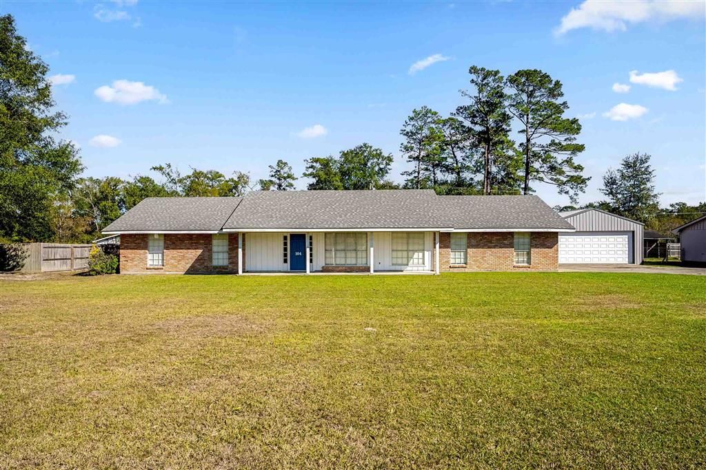104 Caroline St Street, Dequincy, LA 70633