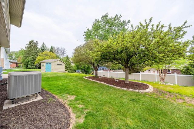 12740 Eden TRAIL, New Berlin, WI 53151