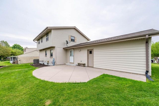 12740 Eden TRAIL, New Berlin, WI 53151