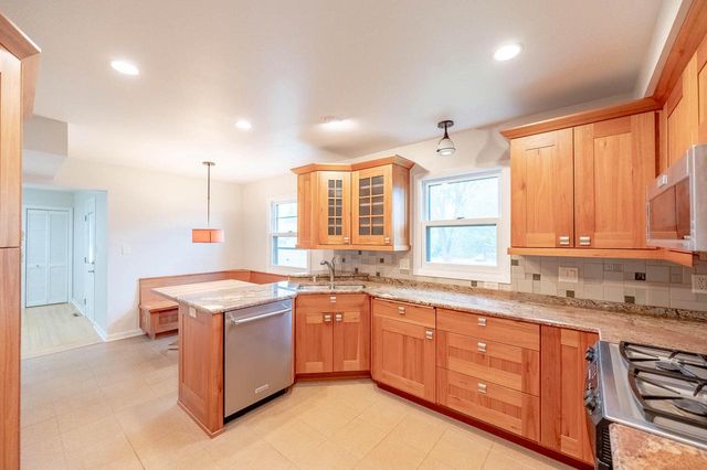 12740 Eden TRAIL, New Berlin, WI 53151